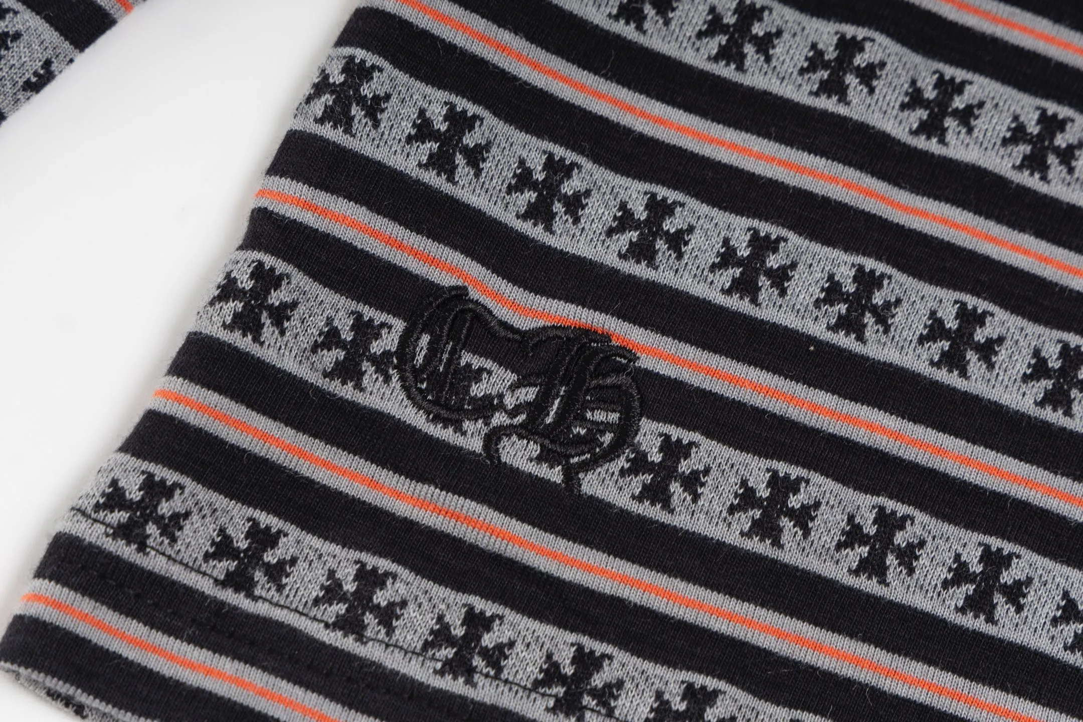 🅿️420 [Exclusive supply] CH Crow Heart Cross Stripe Long Sleeve Polo Shirt. The original version was purchased and developed for 7,900. The fabric is made of yarn-dyed fabric. The minimum order is one thousand meters away. The cost is expensive. The embroidery uses imported Tajima embroidery machines, and the collar leather tag is made of imported lambskin. The hardware is made of real antique silver which is extremely expensive. The overall wiring is straight and delicate, the fabric is comfortable and soft, and the color is consistent without color difference. It can be matched with the same style to create a fashionable look and control various occasions. Customized accessories, complete with three standards, same style for men and women! Size:S/M/L